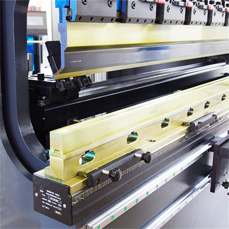 Fre de premsa CNC Accurl de 6 + 1 eix 100 tones amb coronació de l'eix Y1 Y2 XR Z1 Z2 amb sistema Delem DA56s