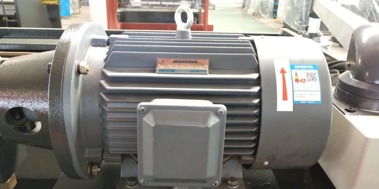 Màquina de tall de plaques d'acer hidràulica de 6 mm * 3200 Màquina de tall de plaques d'acer