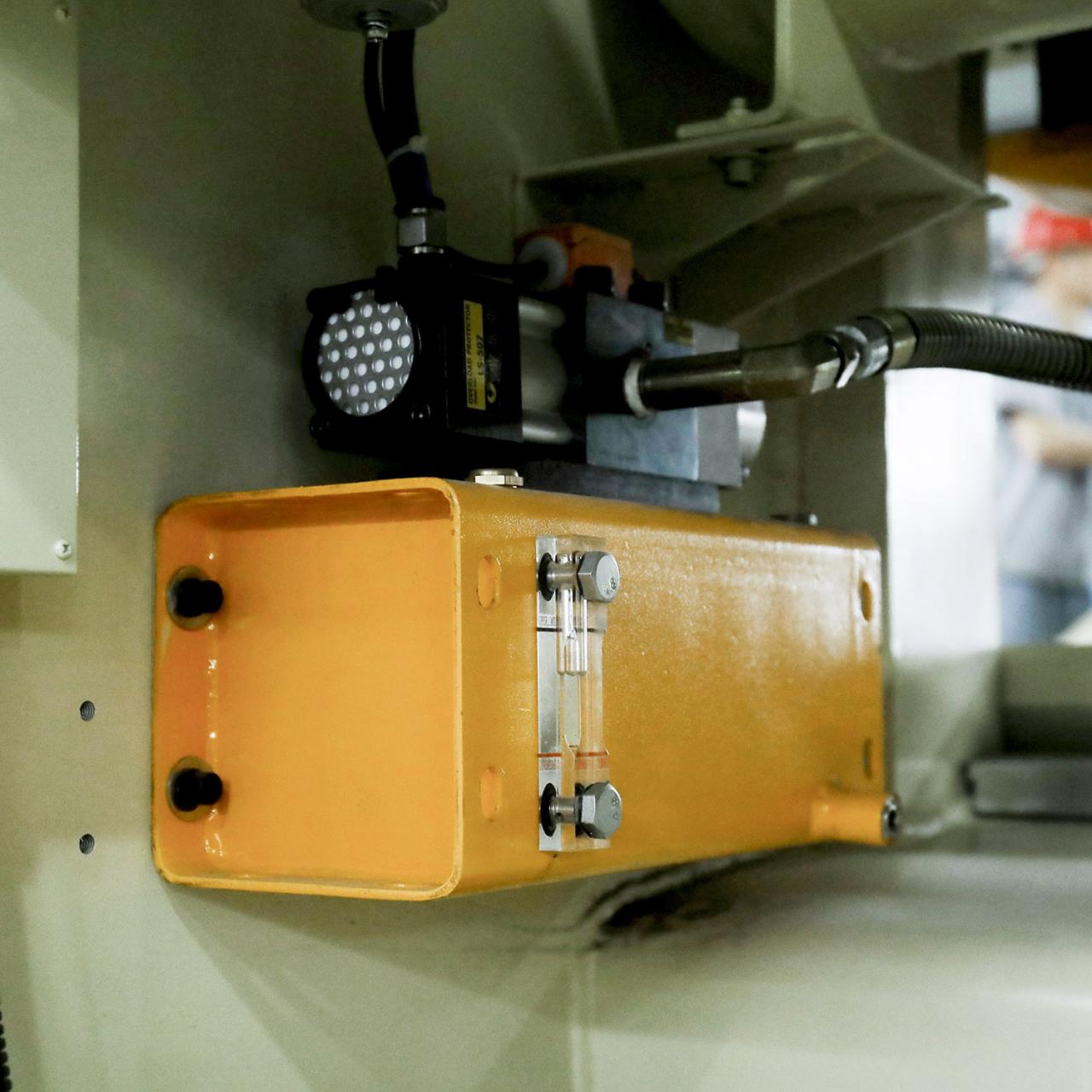 Punxonadora CNC de 80 tones Preu C Frame Power Press Màquina de premsa hidràulica petita