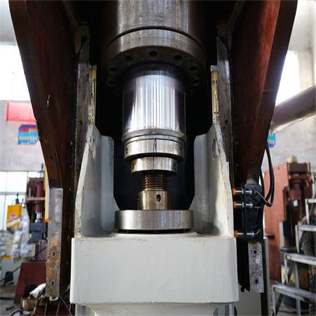 Màquina d'espremer d'acer 1025 Caps de pals de golf de 300 tones Premsa hidràulica de forja en calent