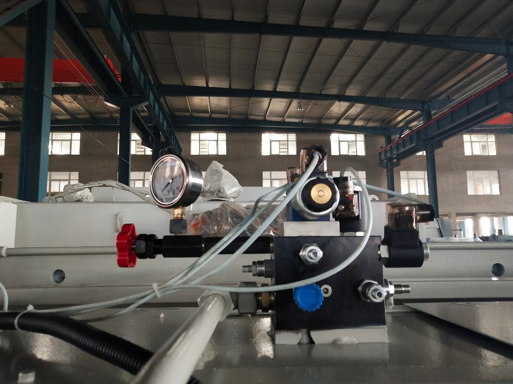 Màquina de fre de premsa hidràulica de metall de la Xina amb un preu raonable