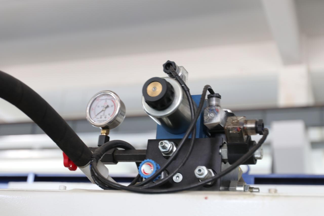 Cnc Hydraulic Press Brake Machine Bending Servo Electric Press Brake 40T Màquina de fre de premsa hidràulica Cnc que doblega el fre de premsa elèctrica servo 40T