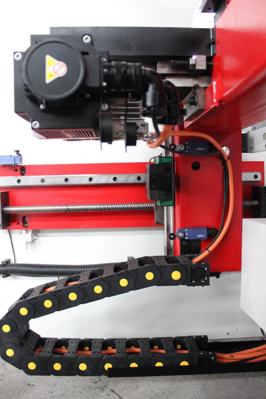 Màquina de fre de premsa de metall CNC