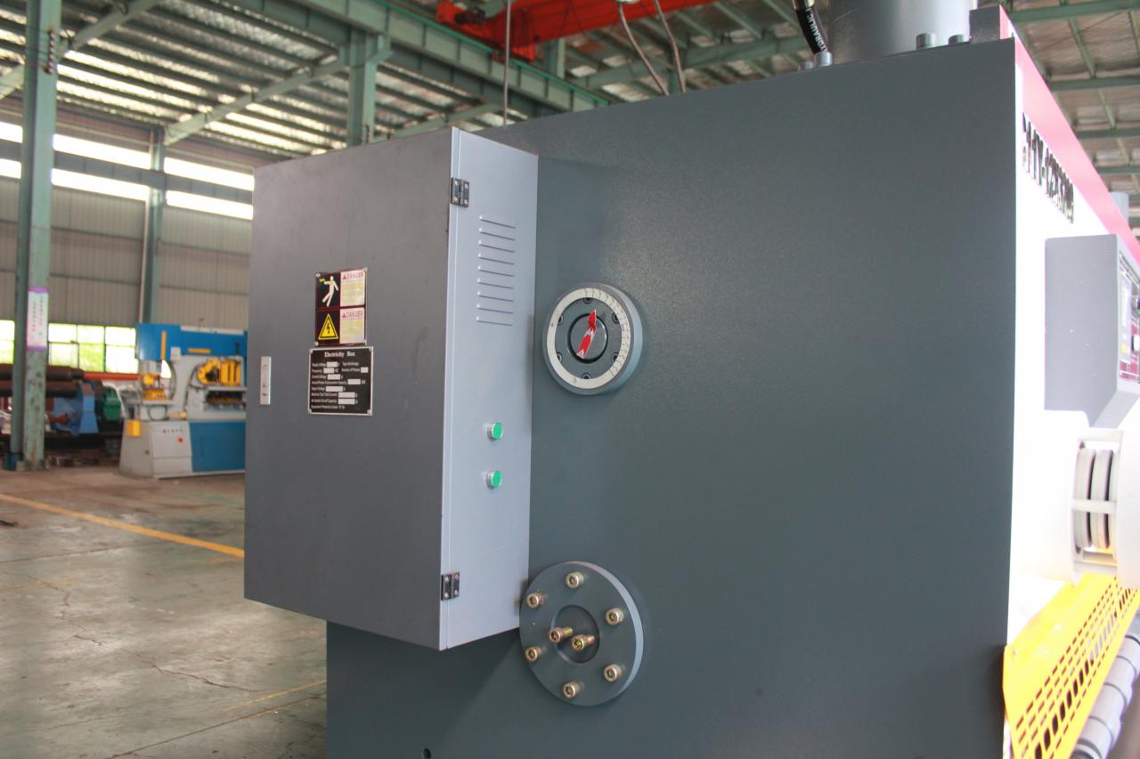 Màquina de cisalla de guillotina hidràulica de plaques metàl·liques Qc11y en venda