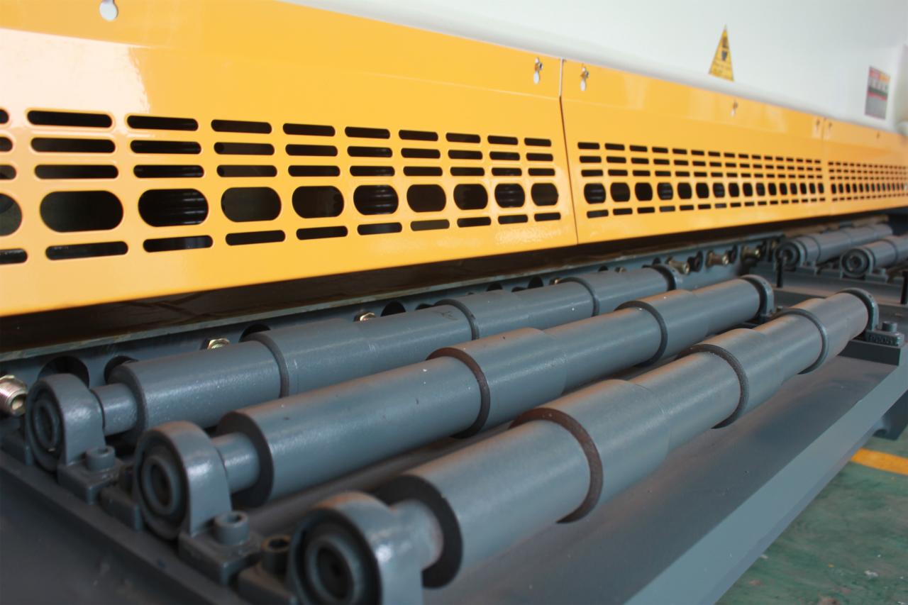 Màquina de cisalla de guillotina hidràulica de plaques metàl·liques Qc11y en venda